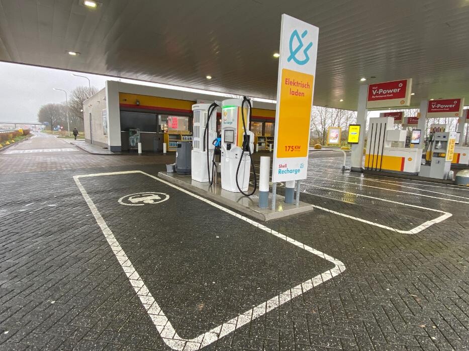 Foto's Shell Recharge Charging Station