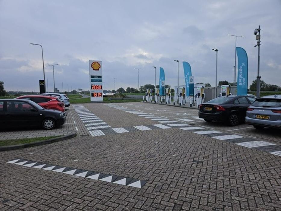 Foto's Shell Recharge Charging Station