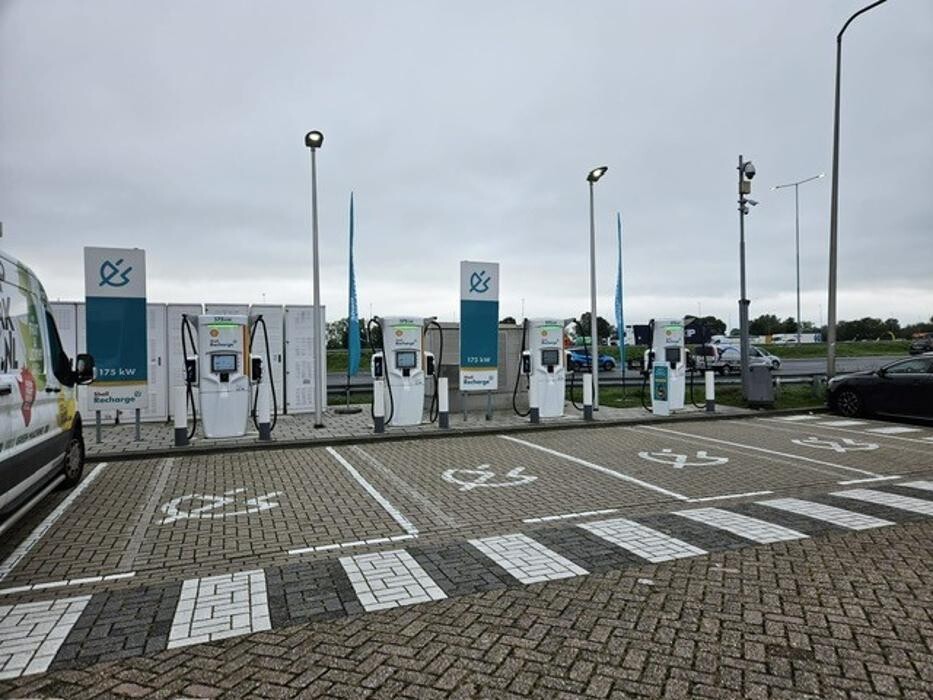 Foto's Shell Recharge Charging Station