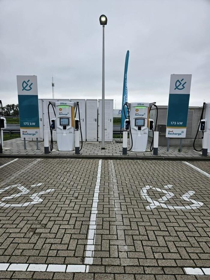 Foto's Shell Recharge Charging Station