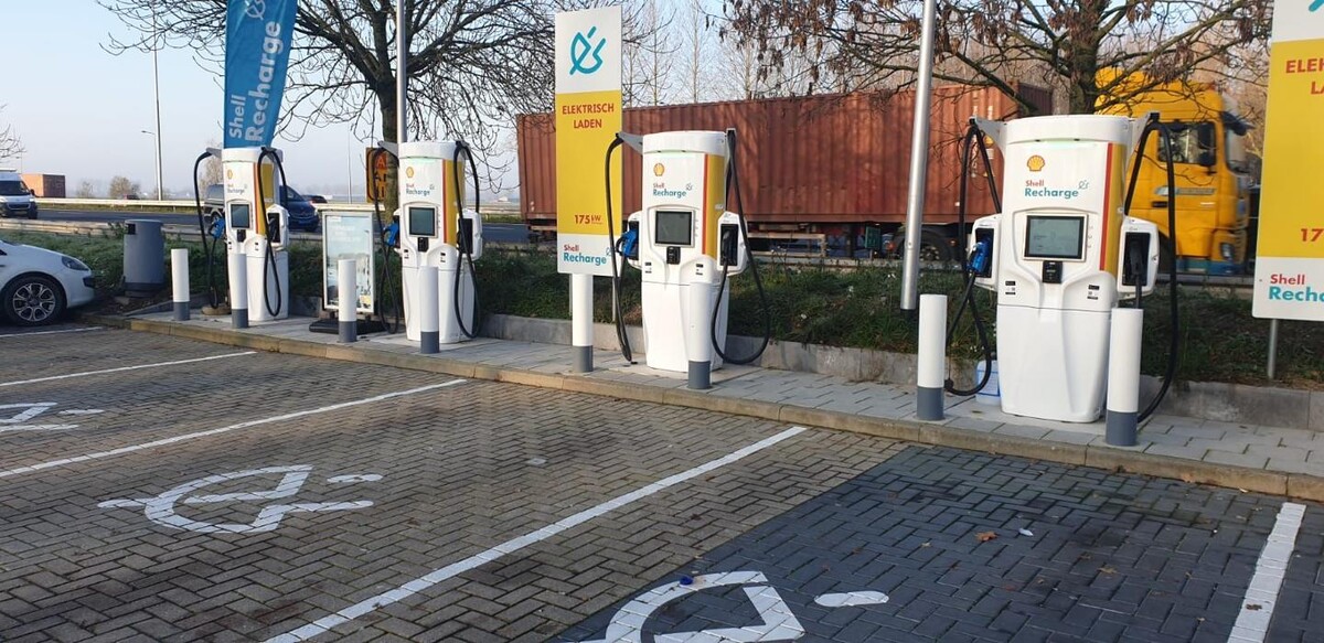 Foto's Shell Recharge Charging Station