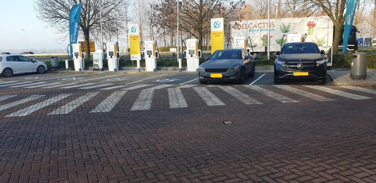 Foto's Shell Recharge Charging Station