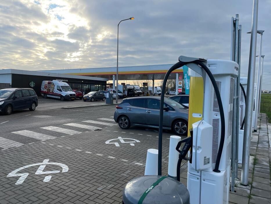 Foto's Shell Recharge Charging Station