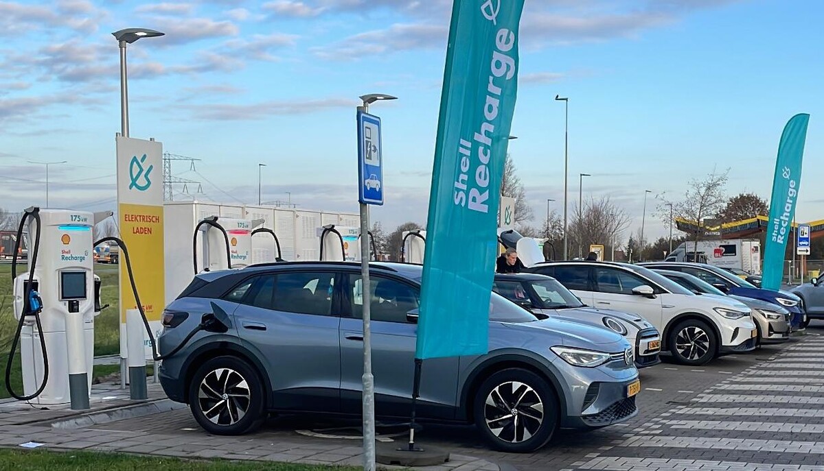 Foto's Shell Recharge Charging Station