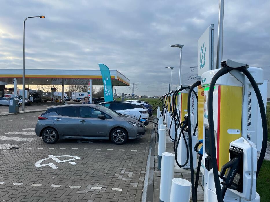 Foto's Shell Recharge Charging Station