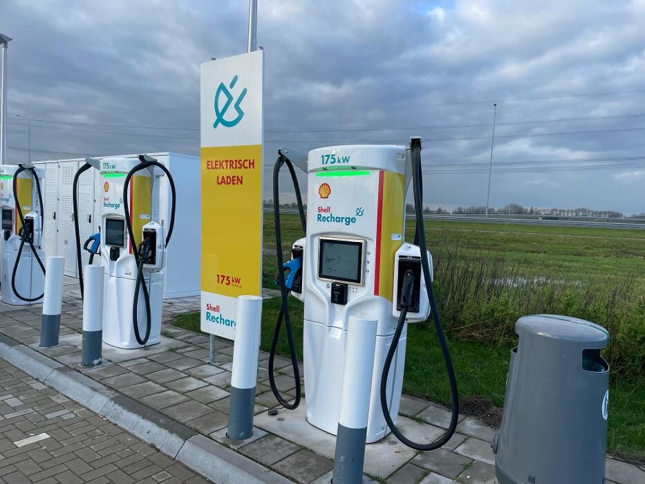 Foto's Shell Recharge Charging Station