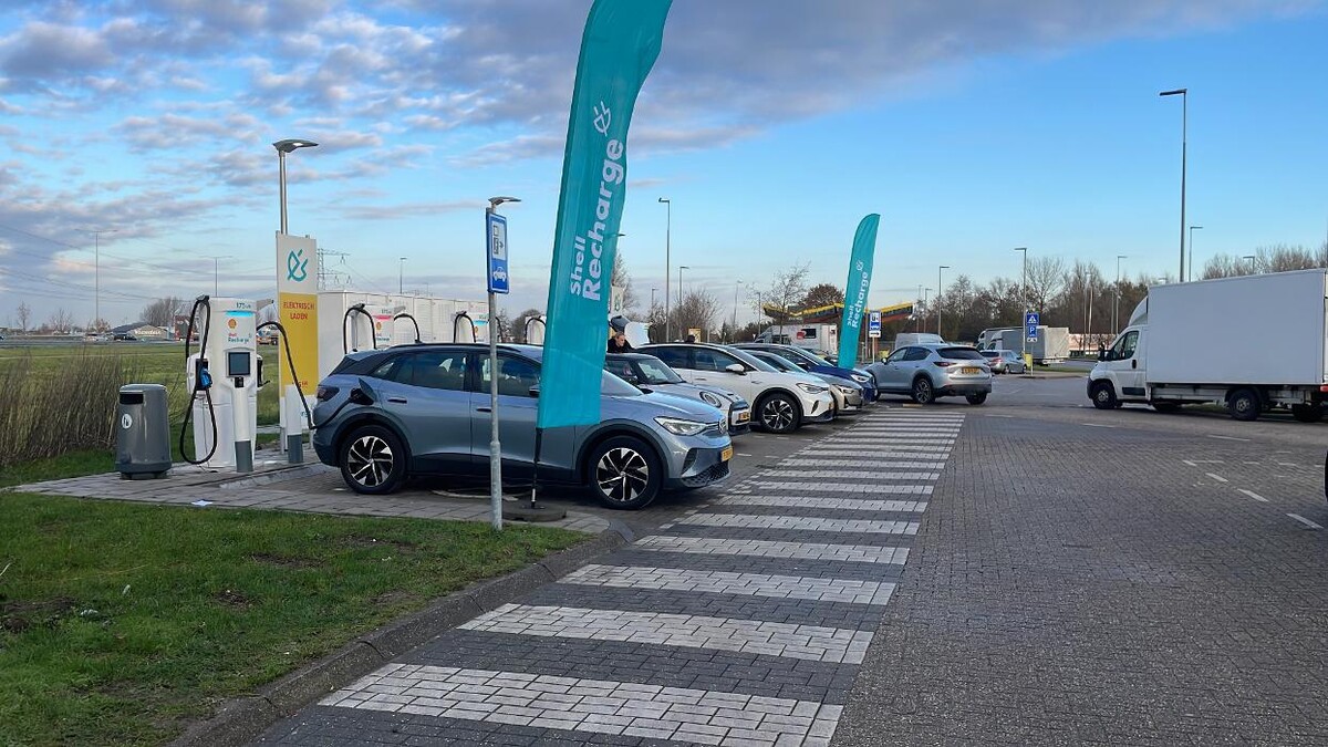 Foto's Shell Recharge Charging Station