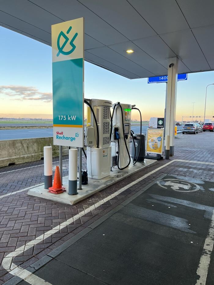 Foto's Shell Recharge Charging Station