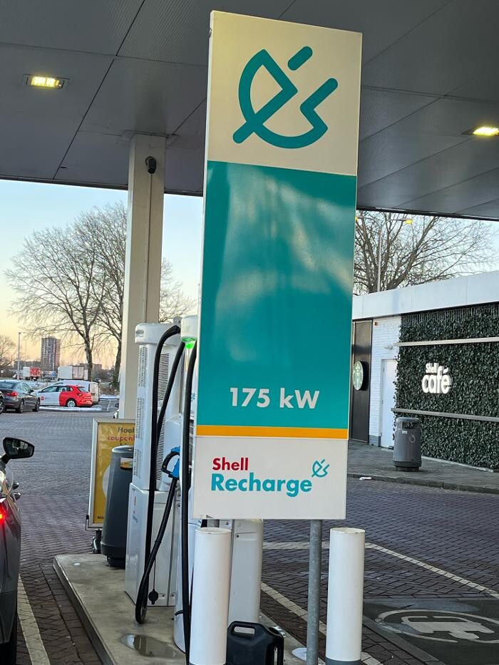 Foto's Shell Recharge Charging Station
