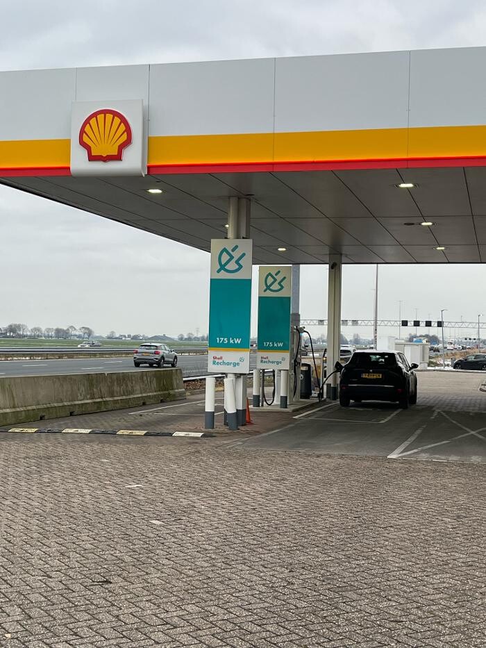 Foto's Shell Recharge Charging Station