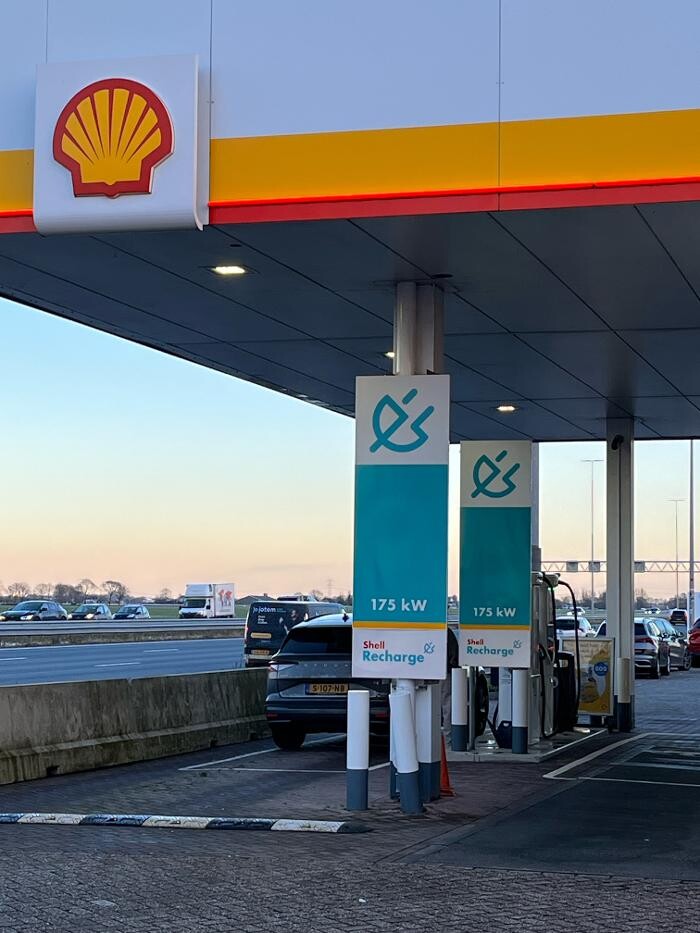 Foto's Shell Recharge Charging Station