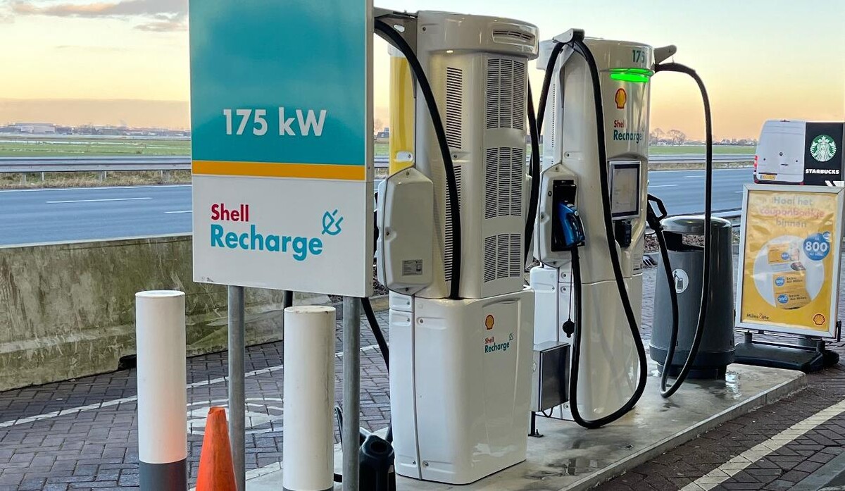 Foto's Shell Recharge Charging Station