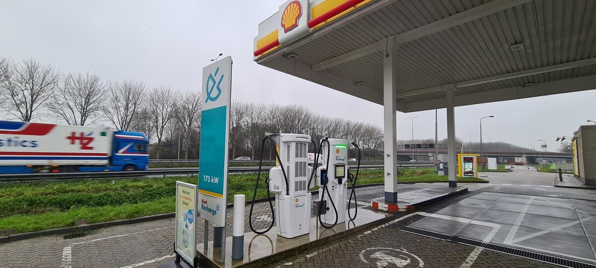 Foto's Shell Recharge Charging Station