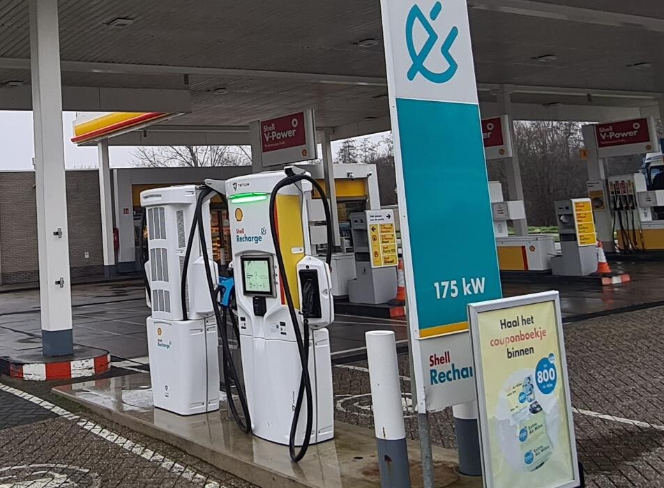Foto's Shell Recharge Charging Station