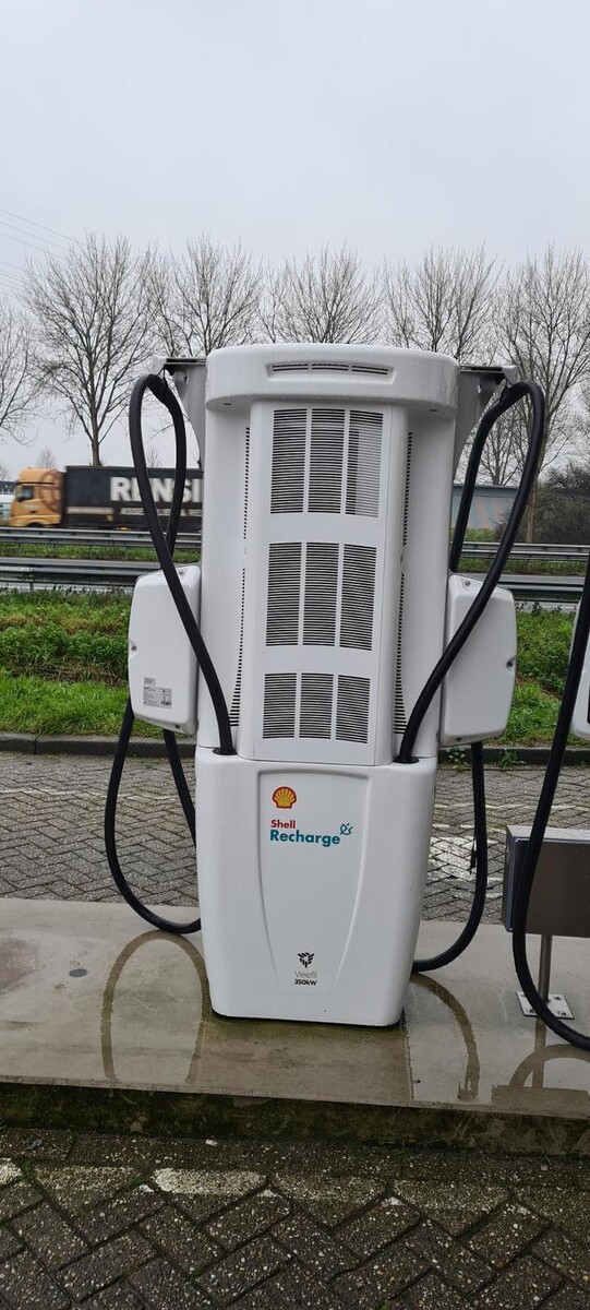 Foto's Shell Recharge Charging Station
