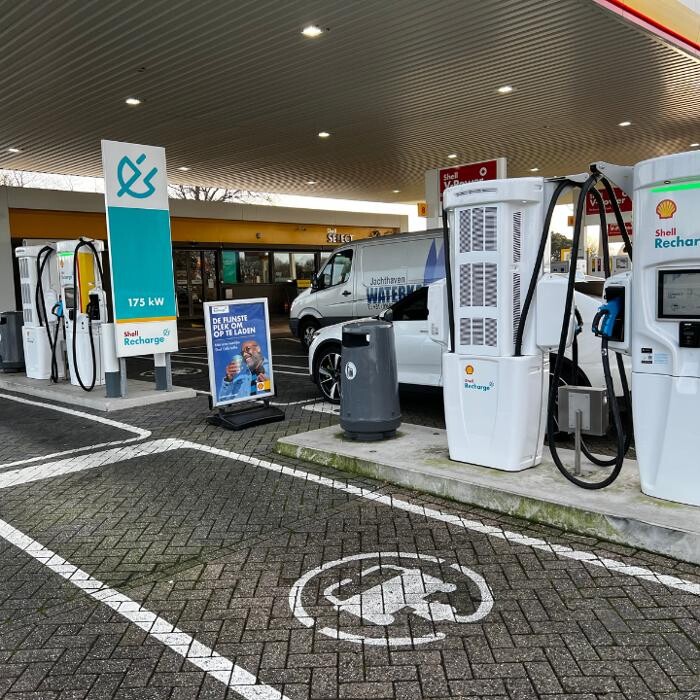 Foto's Shell Recharge Charging Station