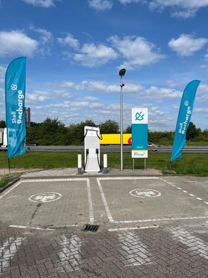 Foto's Shell Recharge Charging Station
