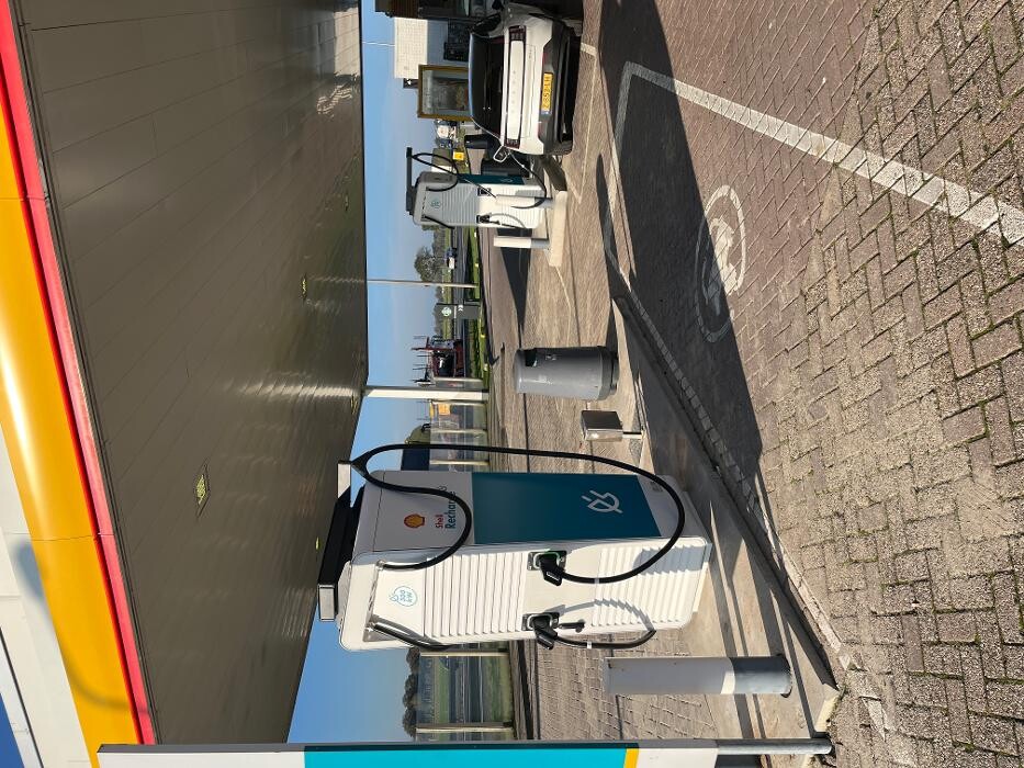 Foto's Shell Recharge Charging Station