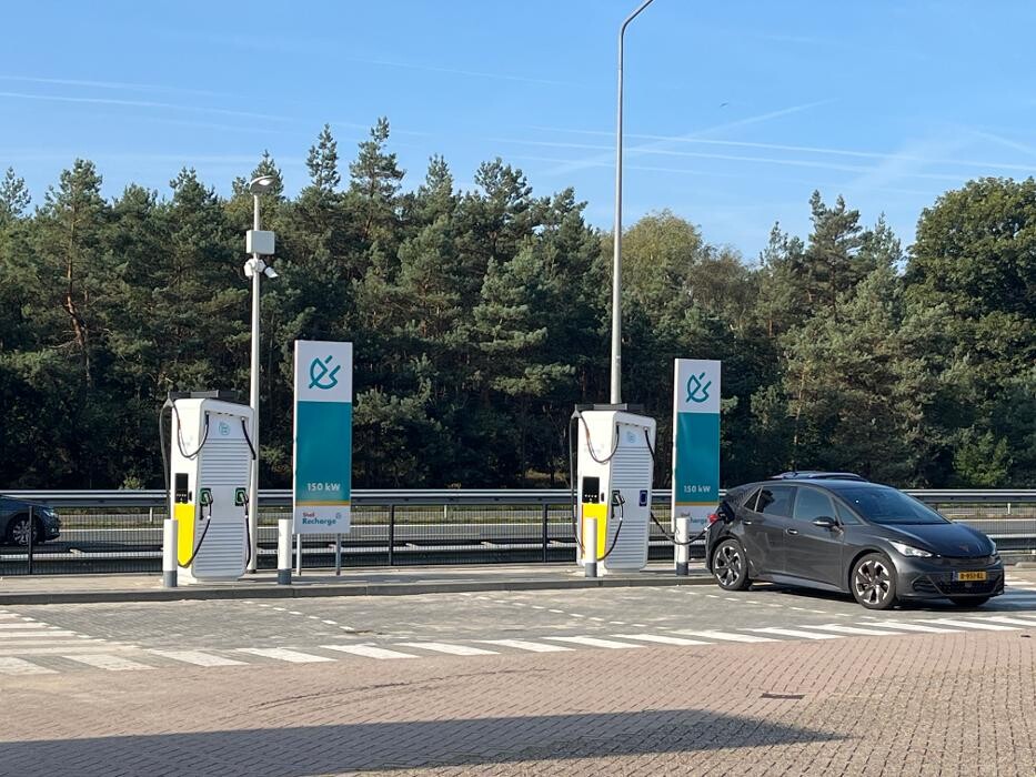 Foto's Shell Recharge Charging Station