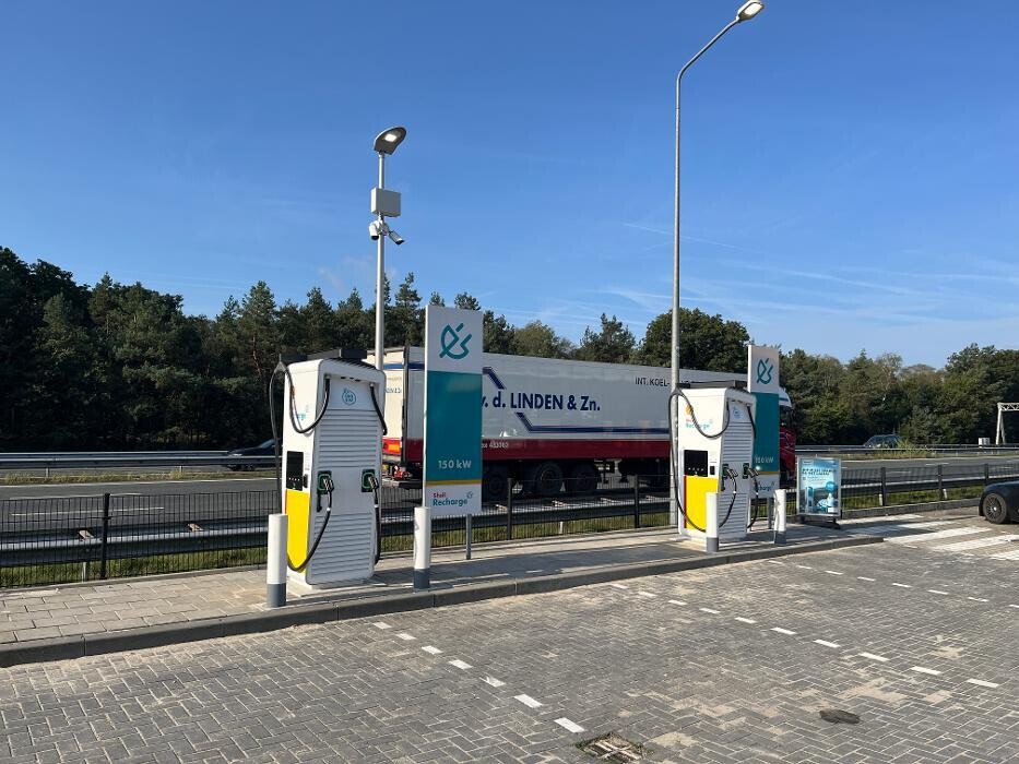 Foto's Shell Recharge Charging Station