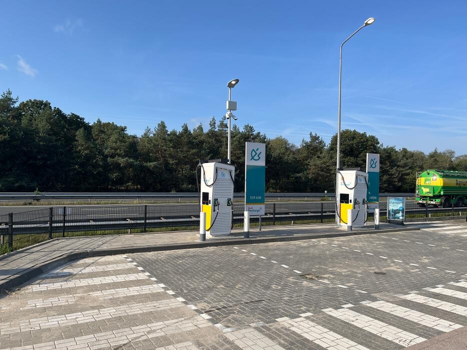 Foto's Shell Recharge Charging Station