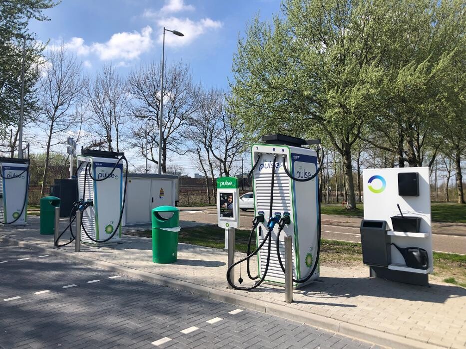 Foto's bp pulse laadstation