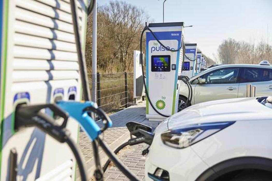 Foto's bp pulse laadstation