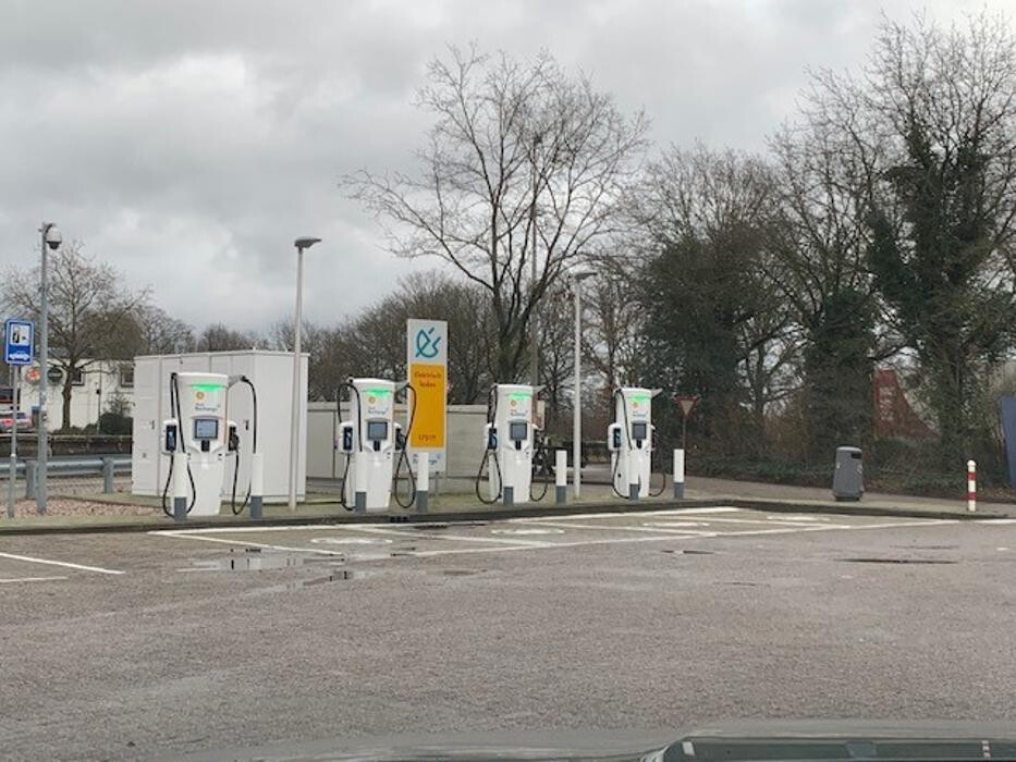 Foto's Shell Recharge Charging Station