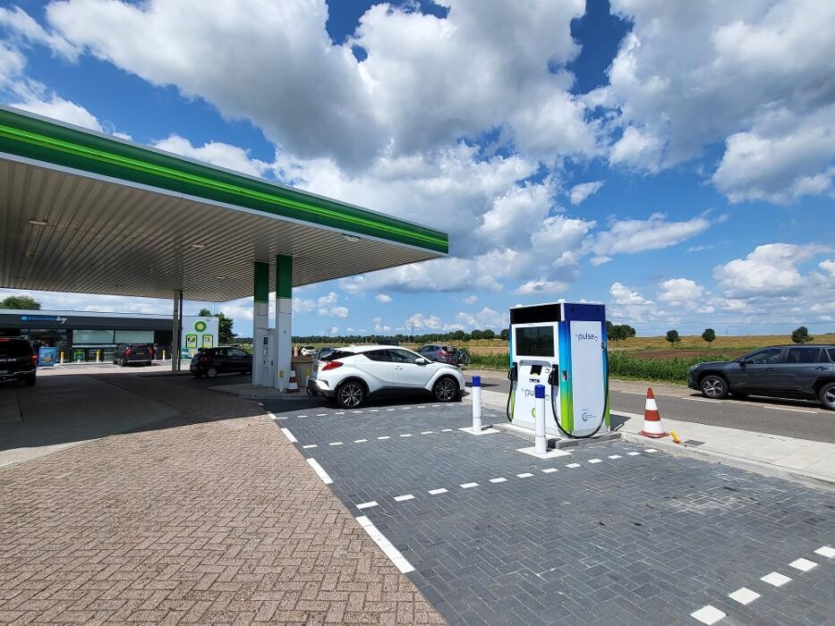 Foto's bp pulse laadstation