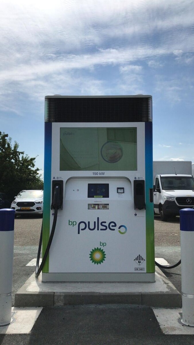 Foto's bp pulse laadstation