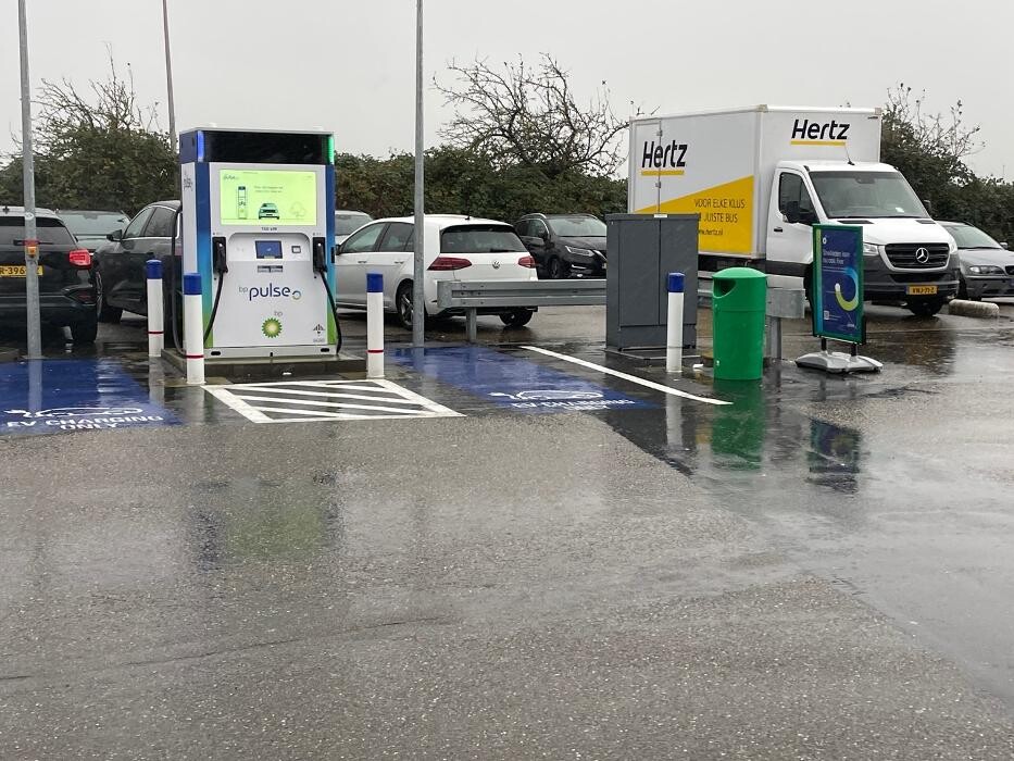 Foto's bp pulse laadstation