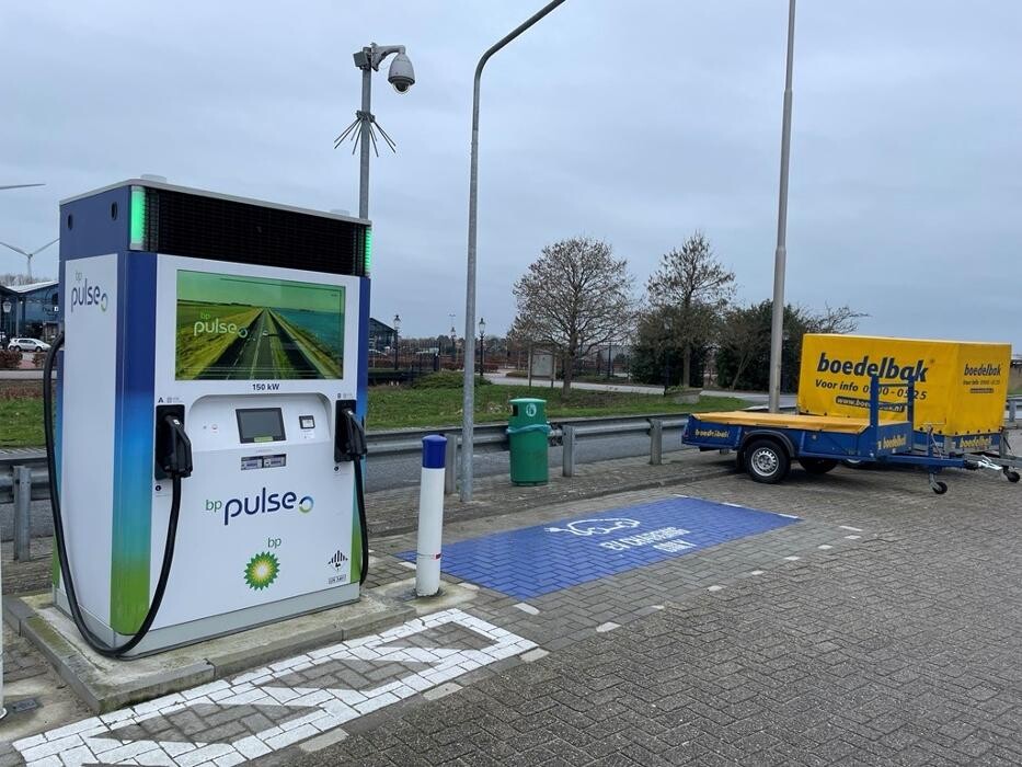 Foto's bp pulse laadstation