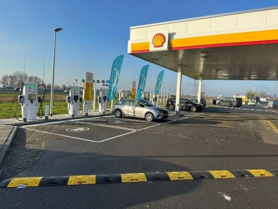 Foto's Shell Recharge Charging Station