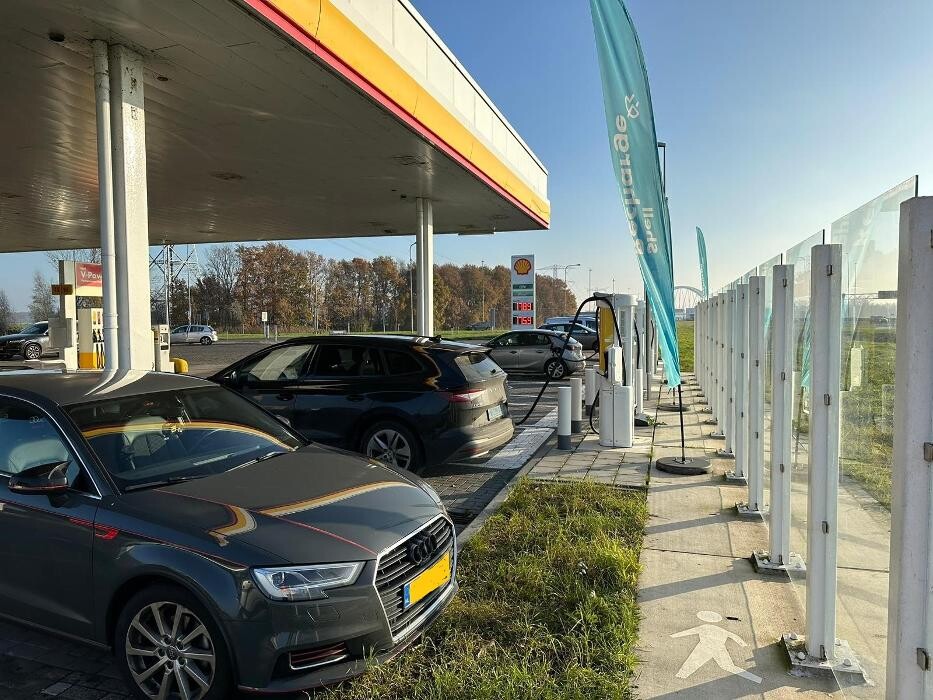 Foto's Shell Recharge Charging Station