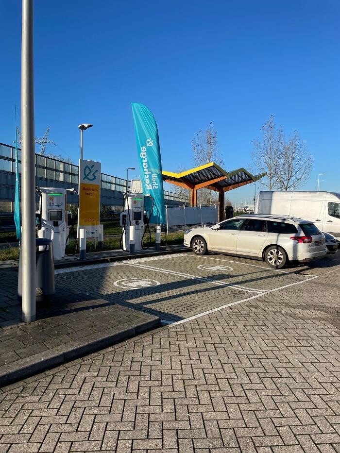 Foto's Shell Recharge Charging Station