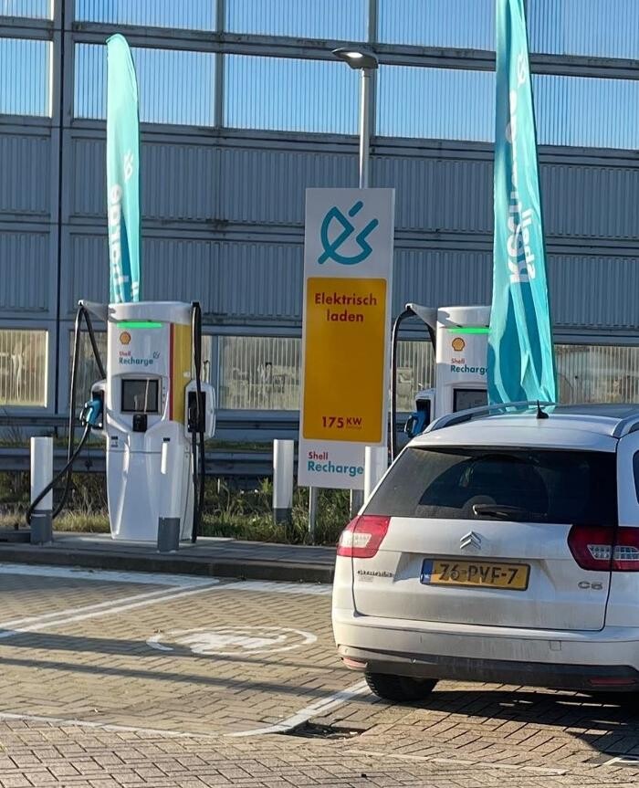Foto's Shell Recharge Charging Station