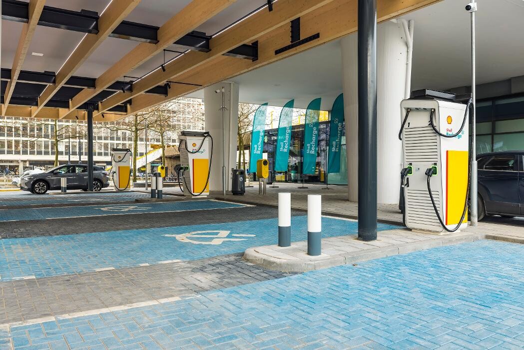 Foto's Shell Recharge Charging Station