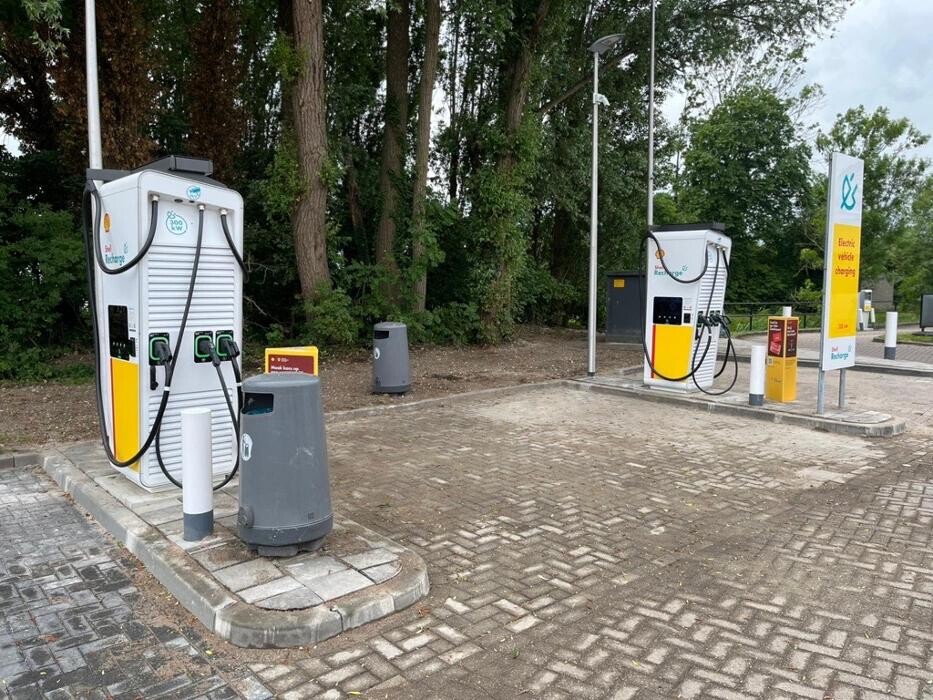 Foto's Shell Recharge Charging Station