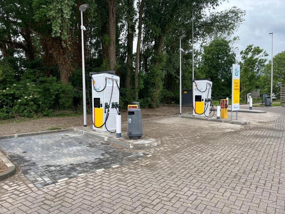 Foto's Shell Recharge Charging Station