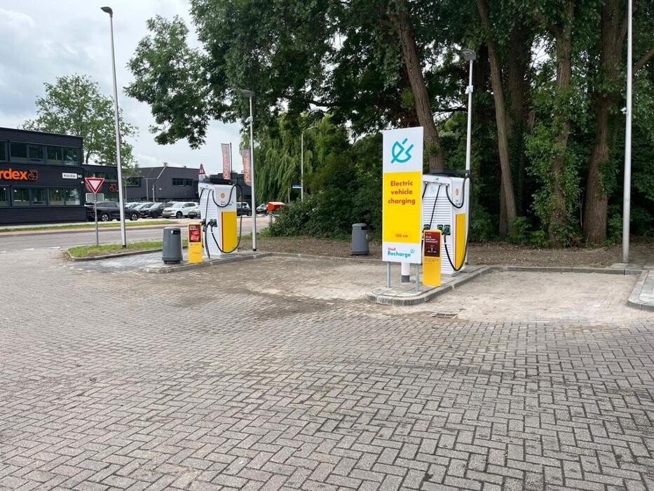 Foto's Shell Recharge Charging Station