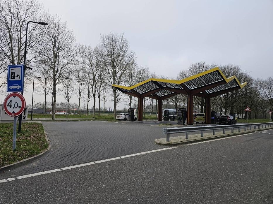 Foto's Fastned Charging Station