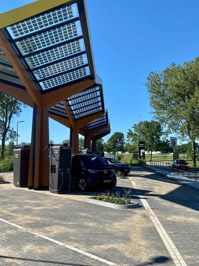 Foto's Fastned Charging Station