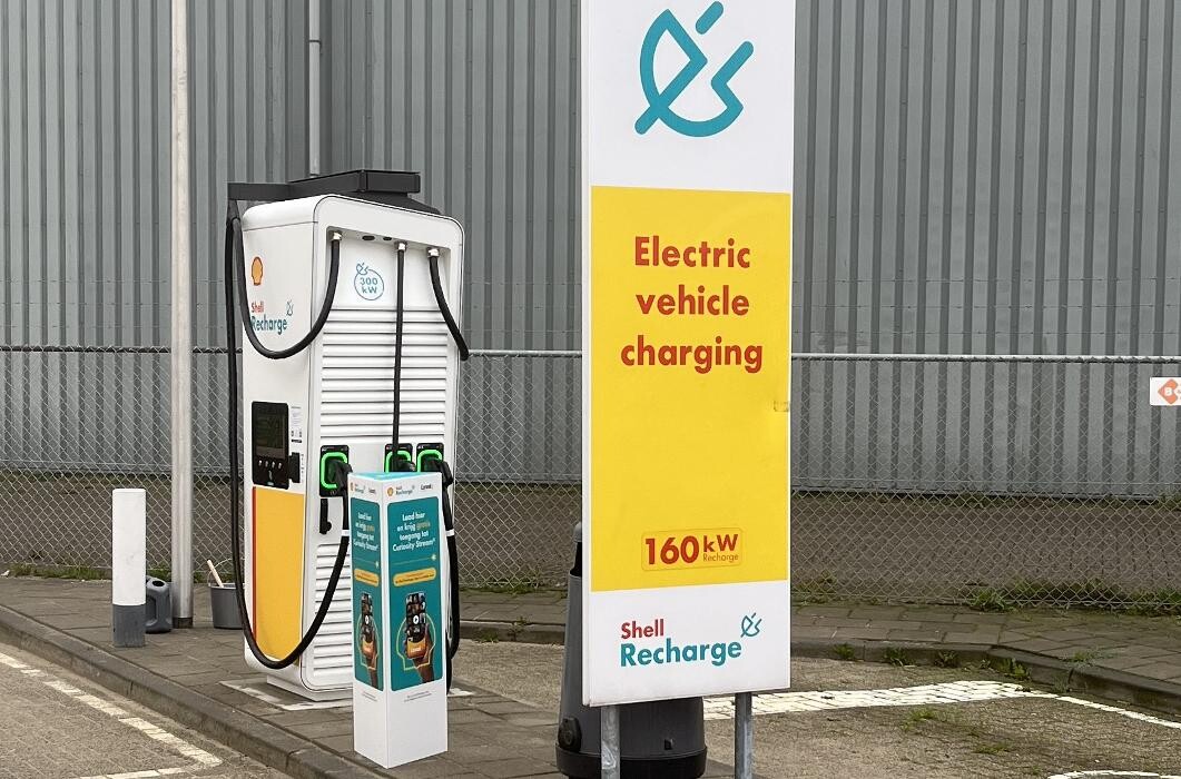 Foto's Shell Recharge Charging Station