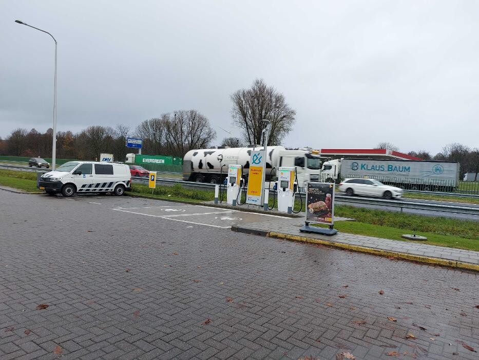 Foto's Shell Recharge Charging Station
