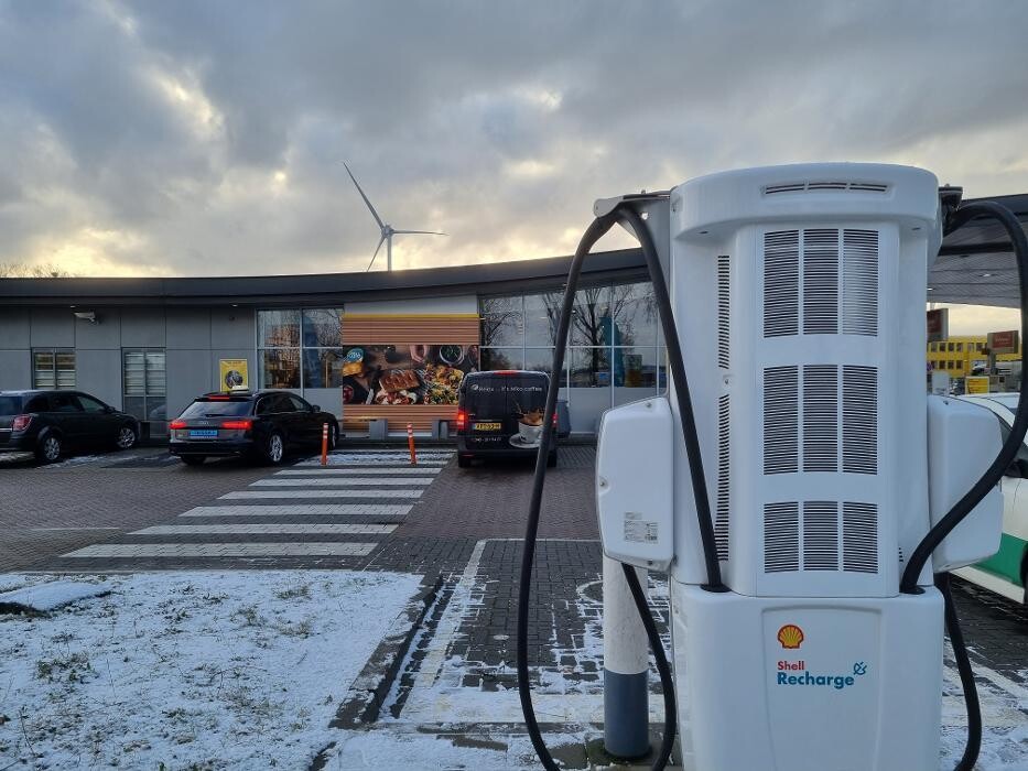 Foto's Shell Recharge Charging Station