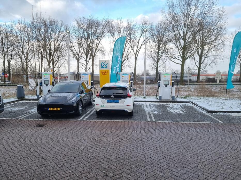 Foto's Shell Recharge Charging Station