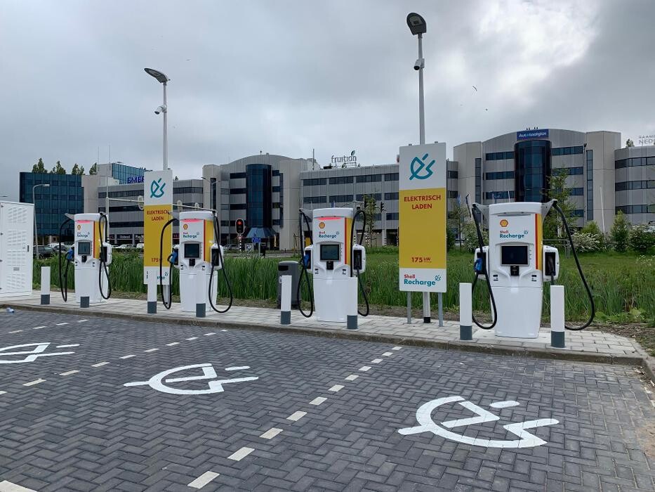 Foto's Shell Recharge Charging Station