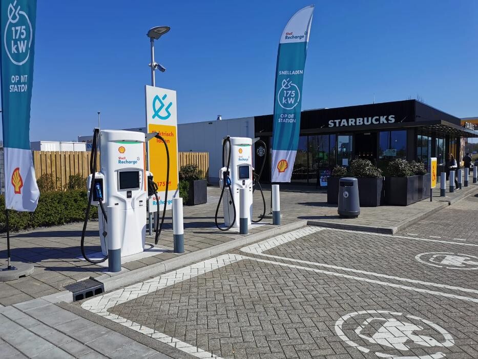 Foto's Shell Recharge Charging Station