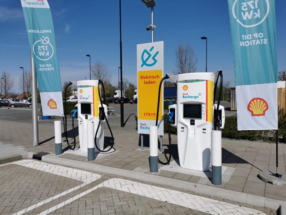 Foto's Shell Recharge Charging Station