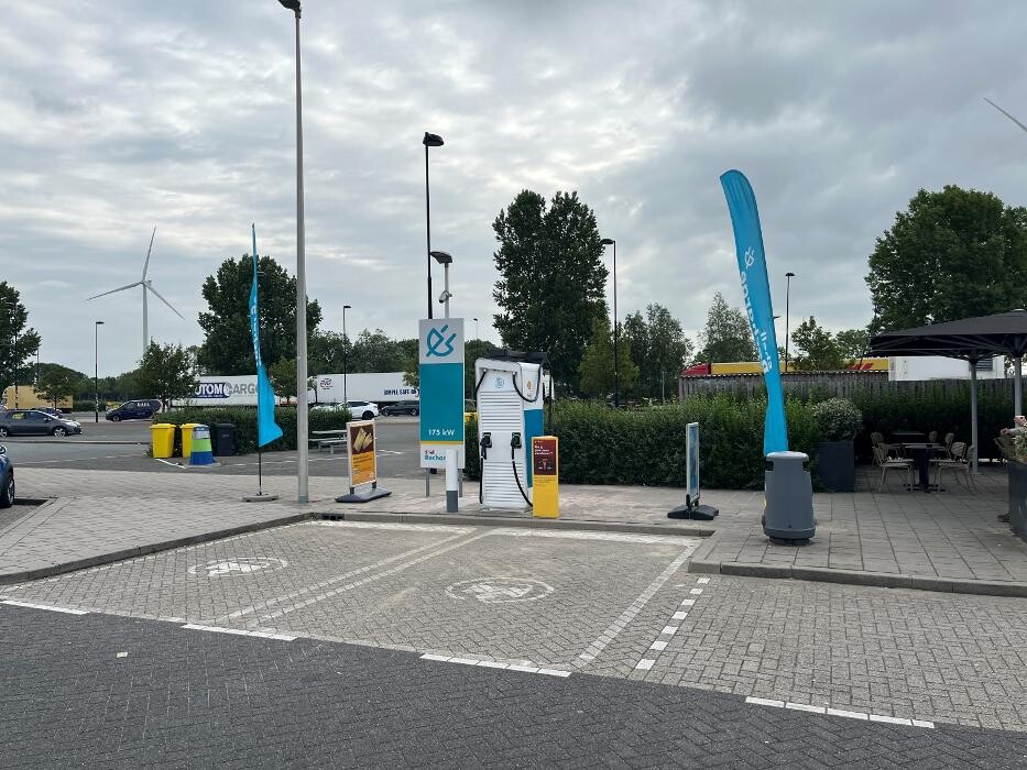 Foto's Shell Recharge Charging Station